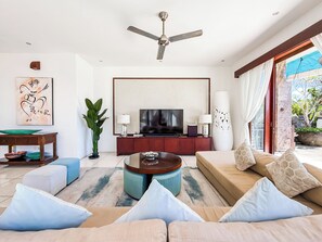 Smart-TV, DVD-Player, Bücher, Videothek