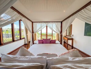 4 bedrooms, in-room safe, desk, iron/ironing board