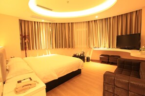 ห้องซูพีเรียดับเบิล | ตู้นิรภัยในห้องพัก, โต๊ะทำงาน, ผ้าม่านกันแสง, Wi-Fi ฟรี