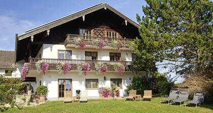 4 tähden huoneisto, jossa etelään päin oleva parveke 5-8 hengelle