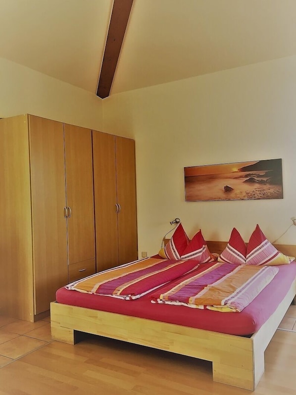 1 bedroom, bed sheets