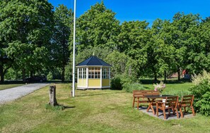 Outdoor dining - Nice home in Växjö with kitchen (Växjö)