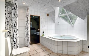 Shower - Cozy home in Nørre Nebel with sauna (Nørre Nebel)