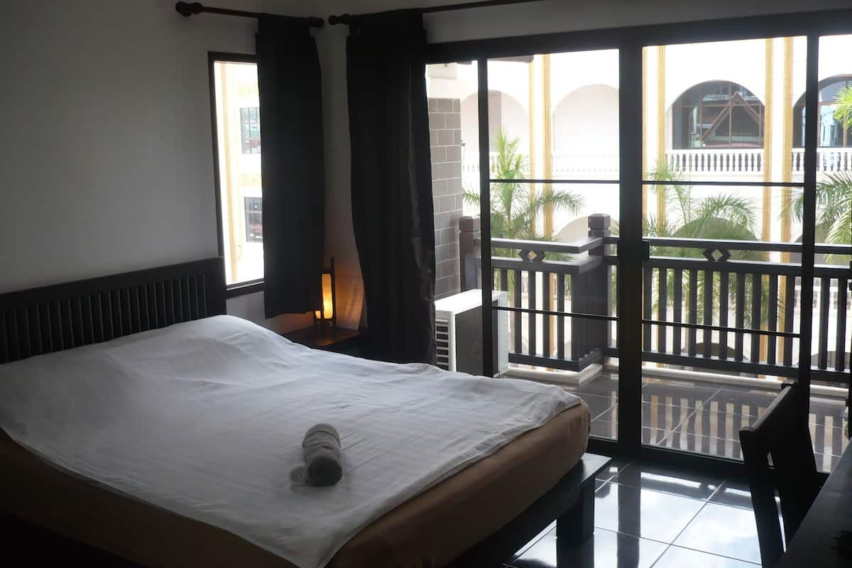 Superior Double Room (Front Side) | デスク、遮光カーテン、WiFi (無料)