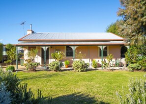 Front of property - Rubys Cottage (Penola)