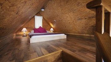 Loft Comfort, 1 Tempat Tidur Queen | Seprai premium, brankas, meja kerja, dan tirai kedap cahaya