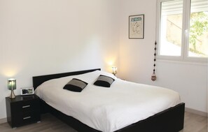 7 bedrooms, travel cot, free WiFi, bed sheets