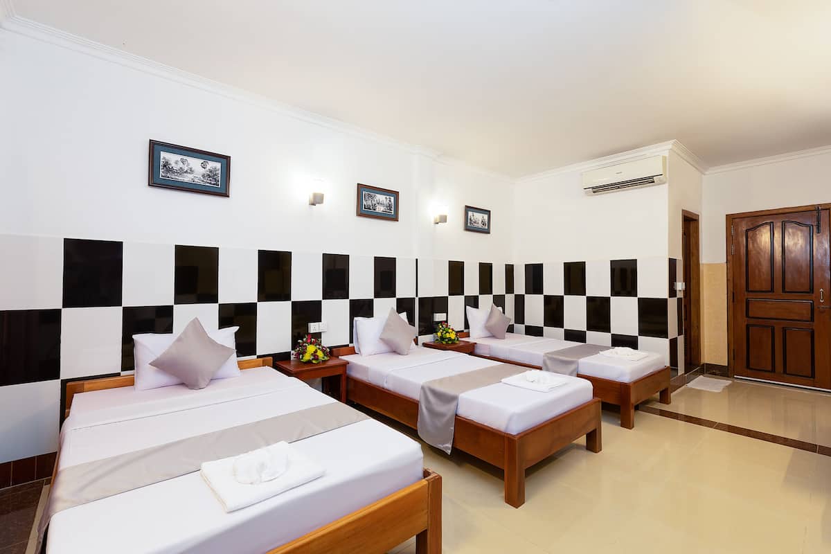 Standard Triple Room | Desk, blackout drapes, soundproofing, free WiFi