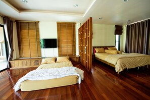 Family Room | Blackout drapes, rollaway beds, free WiFi