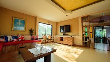 3-Bedroom Villa | Oleskelualue | Taulutelevisio