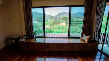 Family Room | Living area | Flat-screen TV