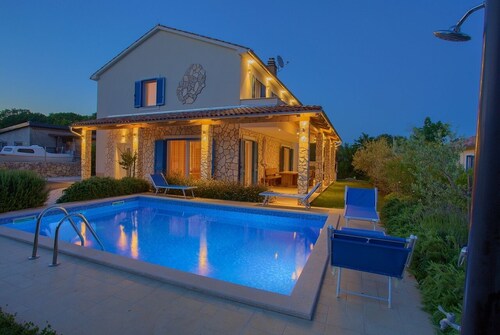 Moderne 4* Villa mit hochwertiger Ausstattung und privatem Pool