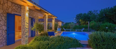 Outdoor pool, a heated pool