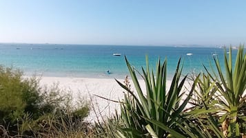 Sulla spiaggia, lettini da mare