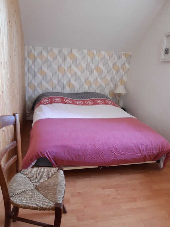 3 chambres, fer et planche à repasser, lit parapluie, draps fournis