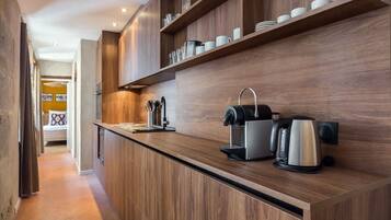 Réfrigérateur, micro-ondes, four, lave-vaisselle