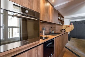 冰箱、微波炉、烤箱、炉灶