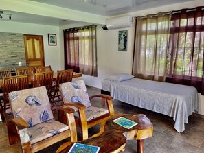 3 quartos, cofres nos quartos, Wi-Fi de cortesia, roupa de cama