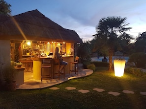 Bar (on property) - 1 UNIQUE GUEST ROOM /2 ADULTS with PRIVATE TERRACE, SWIMMING POOL, JACUZZI (Pommeret)