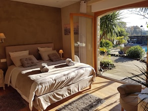 1 bedroom, desk, iron/ironing board, free WiFi - 1 UNIQUE GUEST ROOM /2 ADULTS with PRIVATE TERRACE, SWIMMING POOL, JACUZZI (Pommeret)