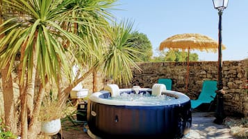 Bain à remous extérieur