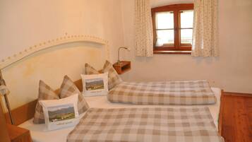 2 bedrooms, internet, bed sheets