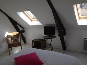 2 chambres, fer et planche à repasser, Wi-Fi, draps fournis