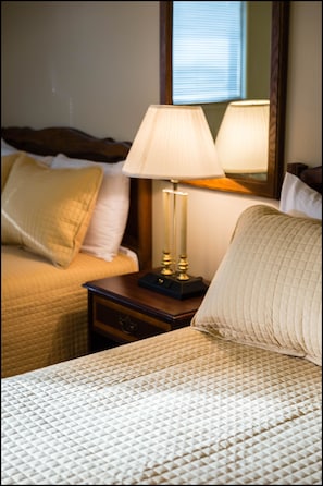 Standard Room, 2 Double Beds, Non Smoking, Microwave | Individually decorated, individually furnished, iron/ironing board - Marina Inn & Event Center (Branson)