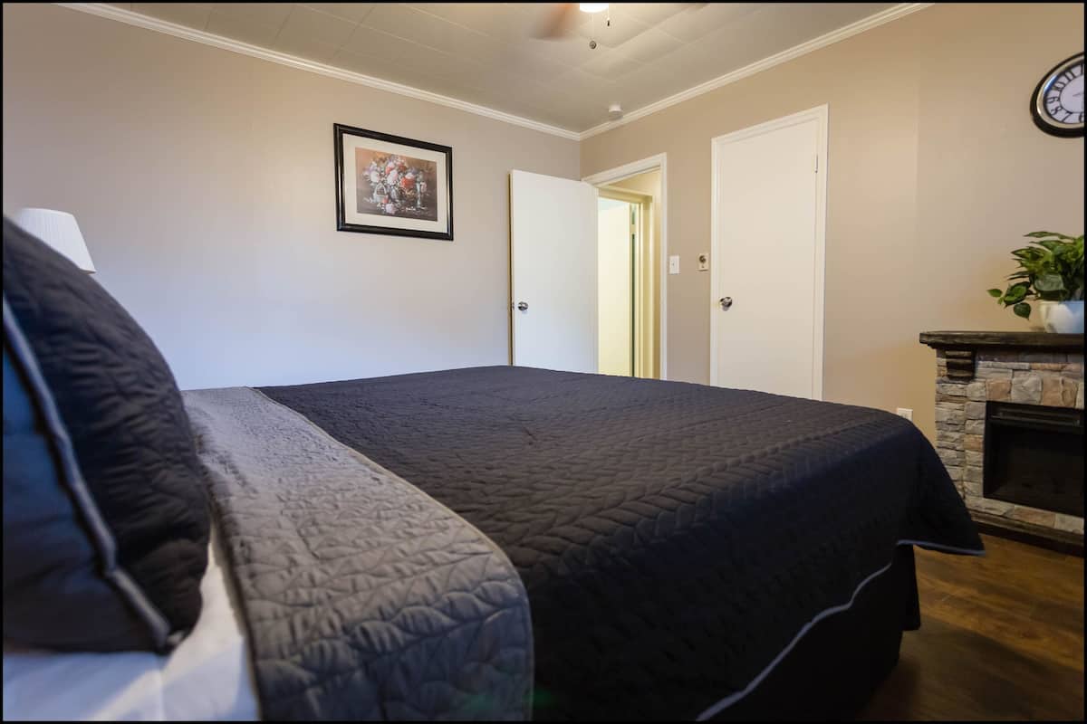 2 bedrooms, individually decorated, individually furnished
