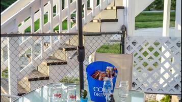 Seasonal outdoor pool, open 10 AM to 10 PM, pool umbrellas