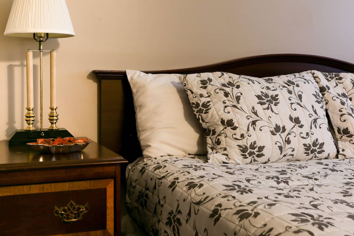 2 bedrooms, individually decorated, individually furnished