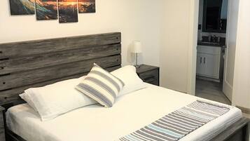 4 bedrooms, iron/ironing board, WiFi, bed sheets