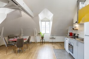 Réfrigérateur, micro-ondes, four, lave-vaisselle