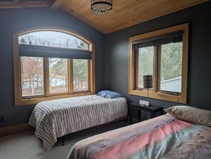 7 bedrooms, Internet, bed sheets, wheelchair access