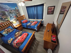 7 slaapkamers, een strijkplank/strijkijzer, reisbedje, gratis wifi