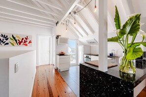 雪櫃、微波爐、焗爐、爐具