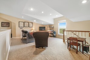 TV, DVD player - Out of the Blue - 5 Bedroom + Loft - 3 Bathroom - Sleeps 21 (Port Bolivar)