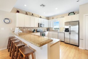 Fridge, microwave, oven, stovetop - Out of the Blue - 5 Bedroom + Loft - 3 Bathroom - Sleeps 21 (Port Bolivar)