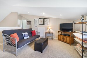 TV, DVD player - Out of the Blue - 5 Bedroom + Loft - 3 Bathroom - Sleeps 21 (Port Bolivar)