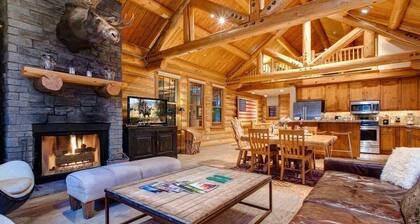 Abode at Moosehead Cabin, walk to skiing, hot tub