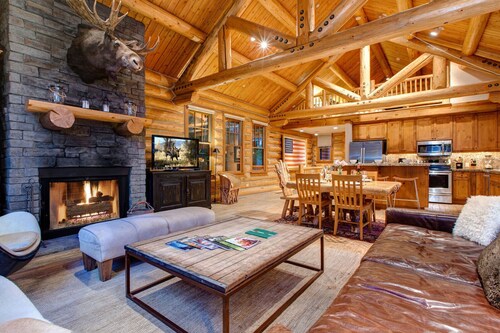 Abode at Moosehead Cabin | 2 Minute Walk to Teton Village!