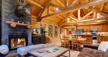 Abode at Moosehead Cabin | 2 Minute Walk to Teton Village!
