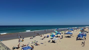 Beach nearby, sun-loungers, beach towels