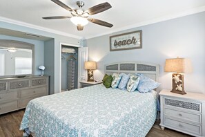 2 bedrooms, iron/ironing board, travel cot, free WiFi - JUST REMODELED AND UPDATED CHIC BEACH HOUSE 56 STEPS 2 BEACH WPrivate patio  (Indian Shores)