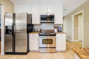 Coffee/tea maker, fridge, microwave, oven - Last Minute Deals End Soon, Resort Like Orlando Home, Private Pool, Dock (Orlando)