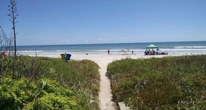 Kaunis ranta puolella bungalow täysin uusittu.