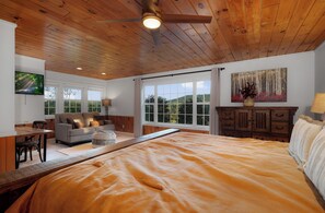 4 bedrooms, iron/ironing board, free WiFi, bed sheets - Moonlight Retreat - Blue Ridge, Ga. (Blue Ridge)