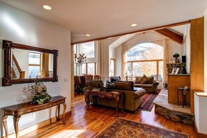 TV, peis og DVD-spiller