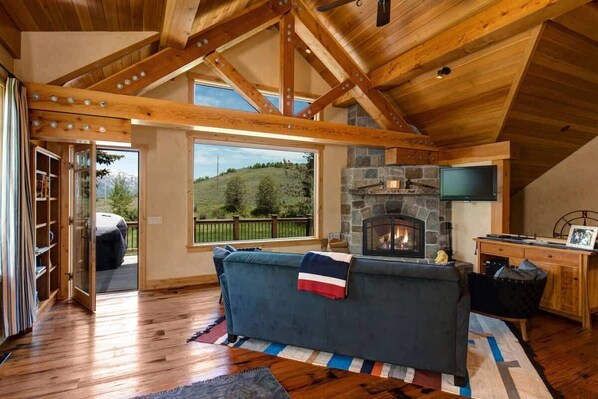 TV, fireplace, offices