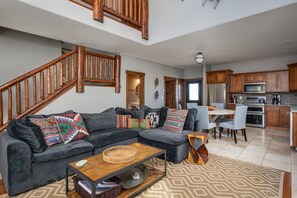 Smart TV, fireplace, DVD player